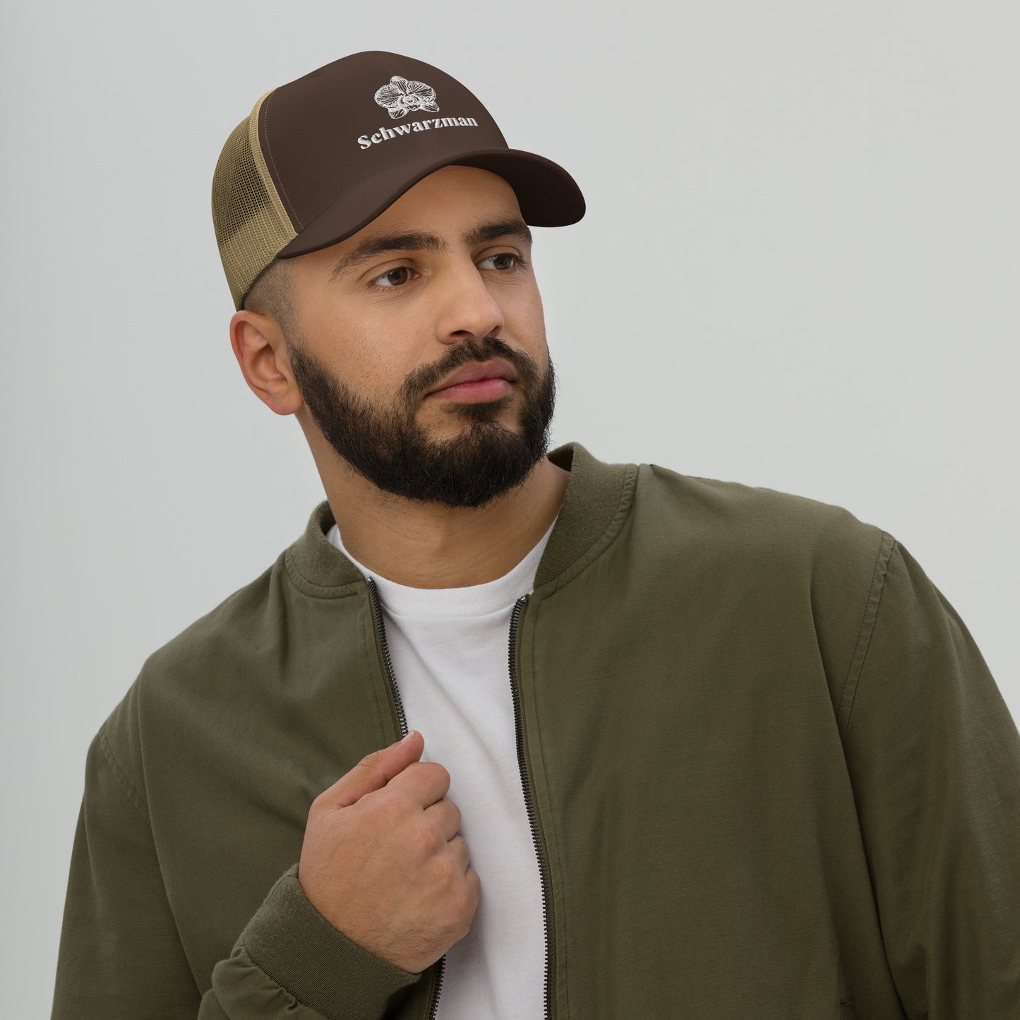 Brown khaki retro trucker hat with orchid emblem – Schwarzman