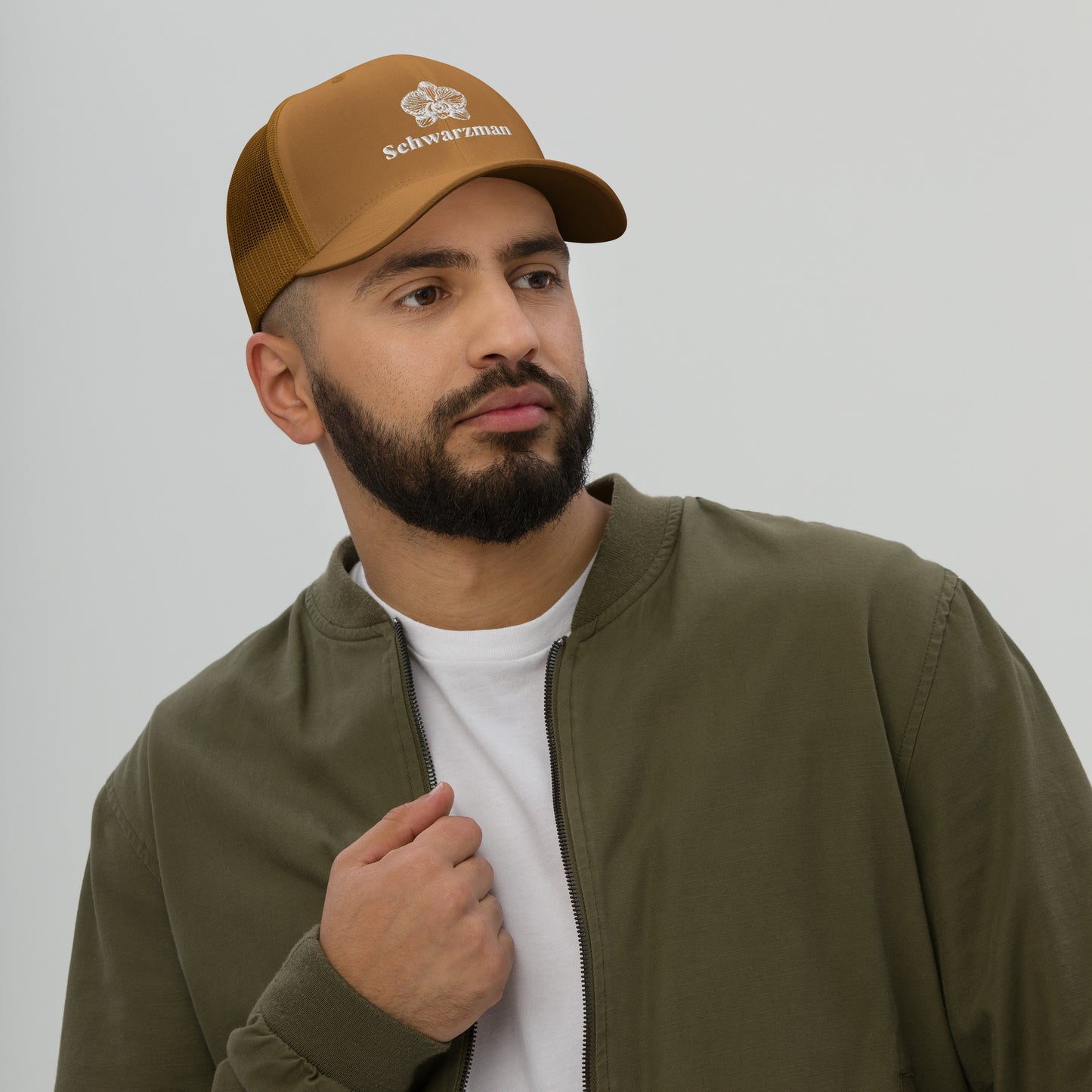 Caramel retro trucker hat with orchid emblem – Schwarzman