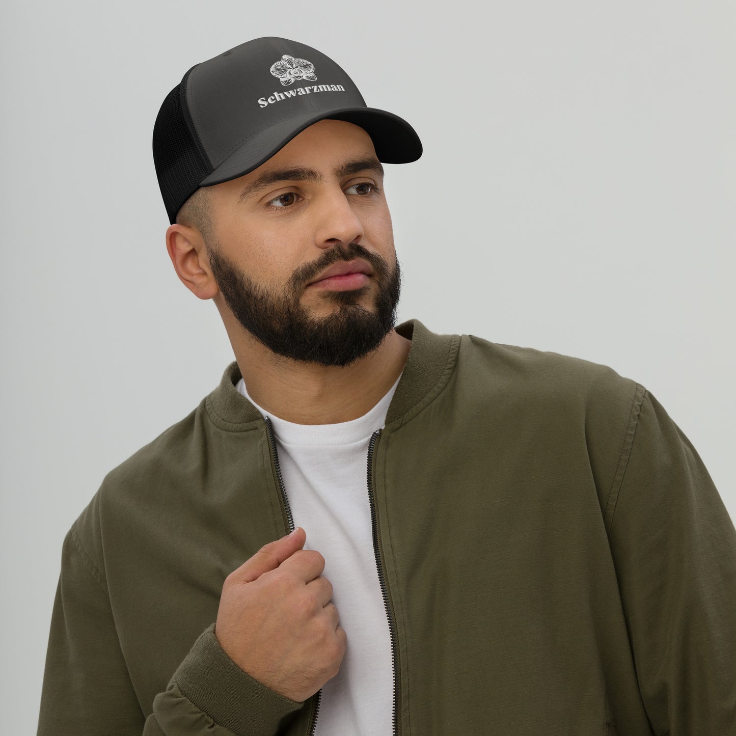 Charcoal black retro trucker hat with orchid emblem – Schwarzman