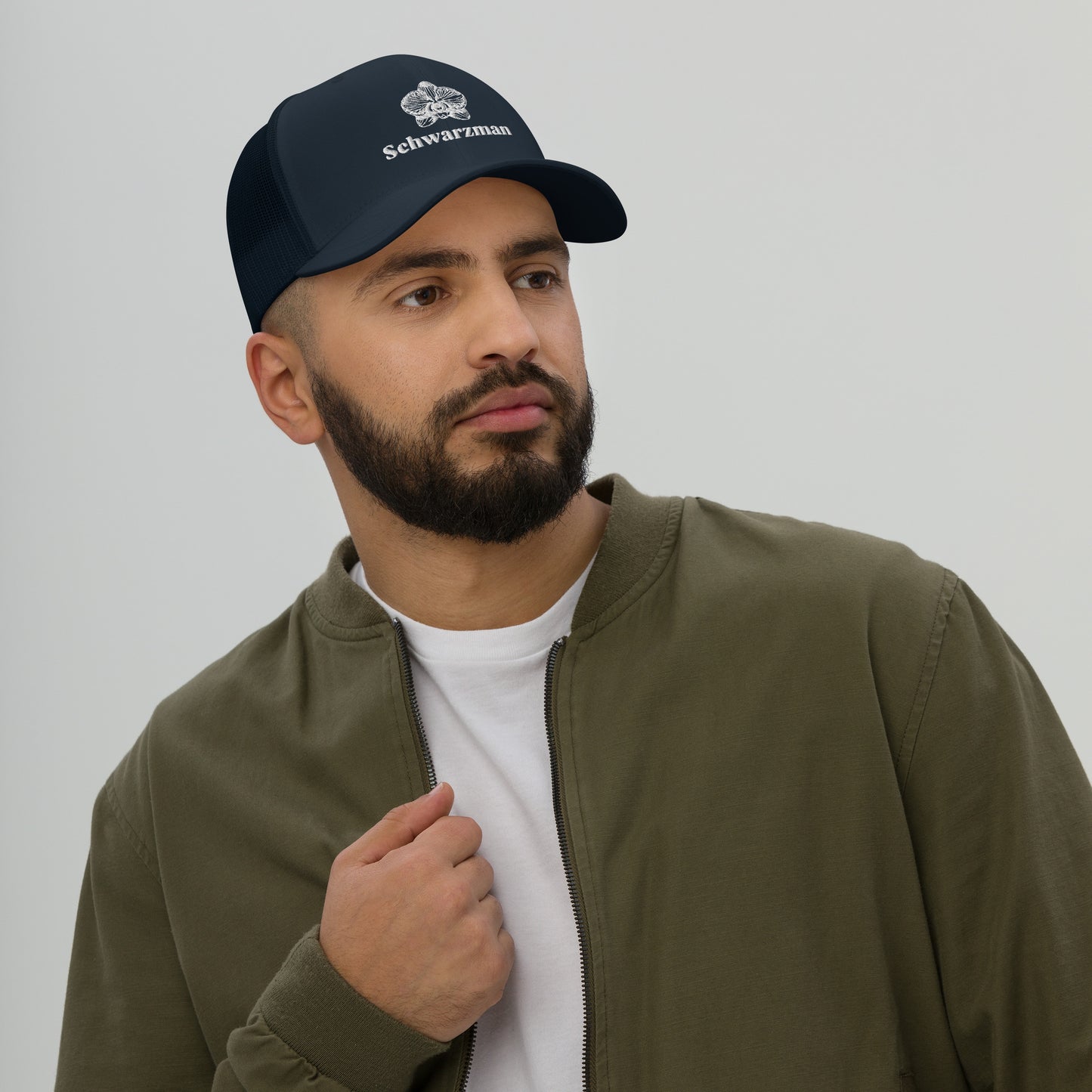 Navy retro trucker hat with orchid emblem – Schwarzman