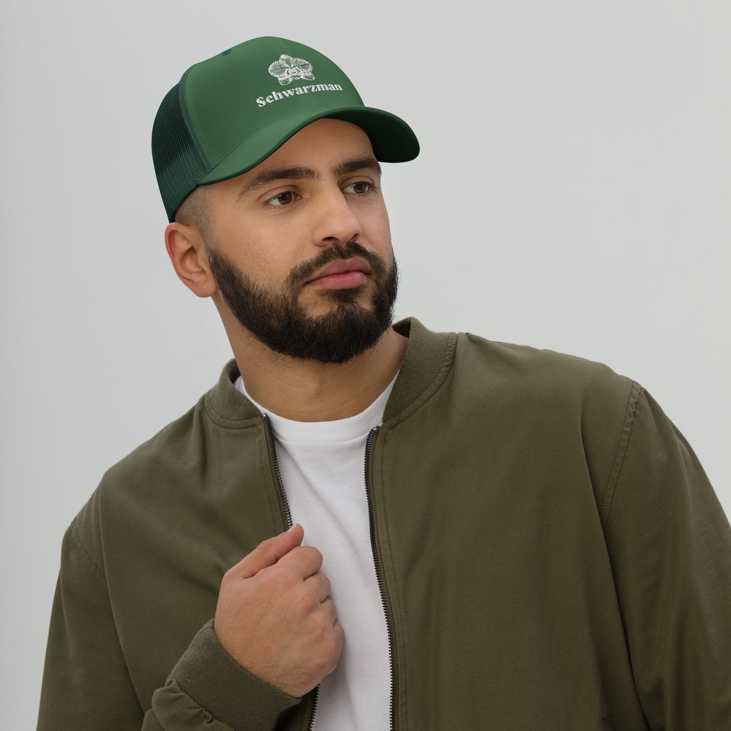 evergreen green retro trucker hat with orchid emblem – Schwarzman